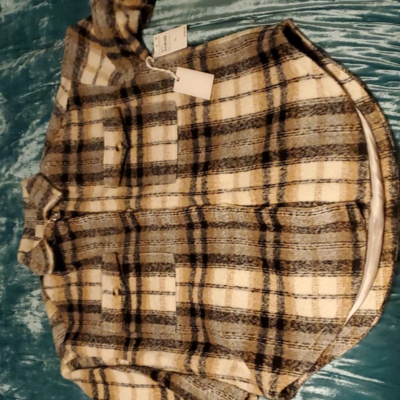 Over sized beautiful shacket - Picture 2 of 5